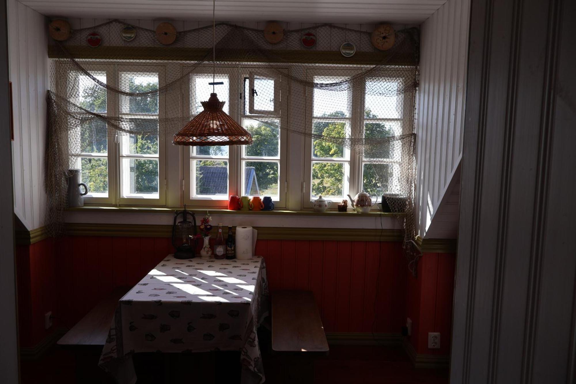 Leesi Puhkemaja Guest House ภายนอก รูปภาพ
