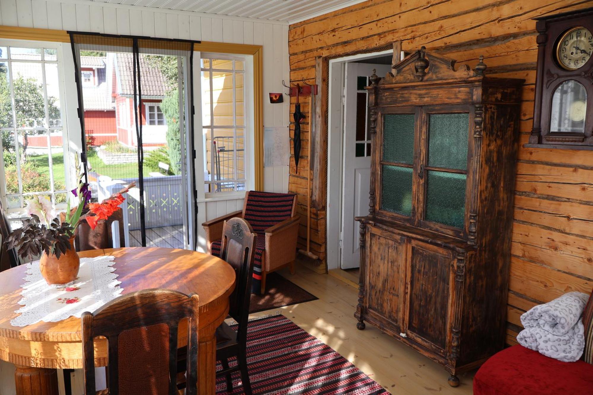Leesi Puhkemaja Guest House ภายนอก รูปภาพ
