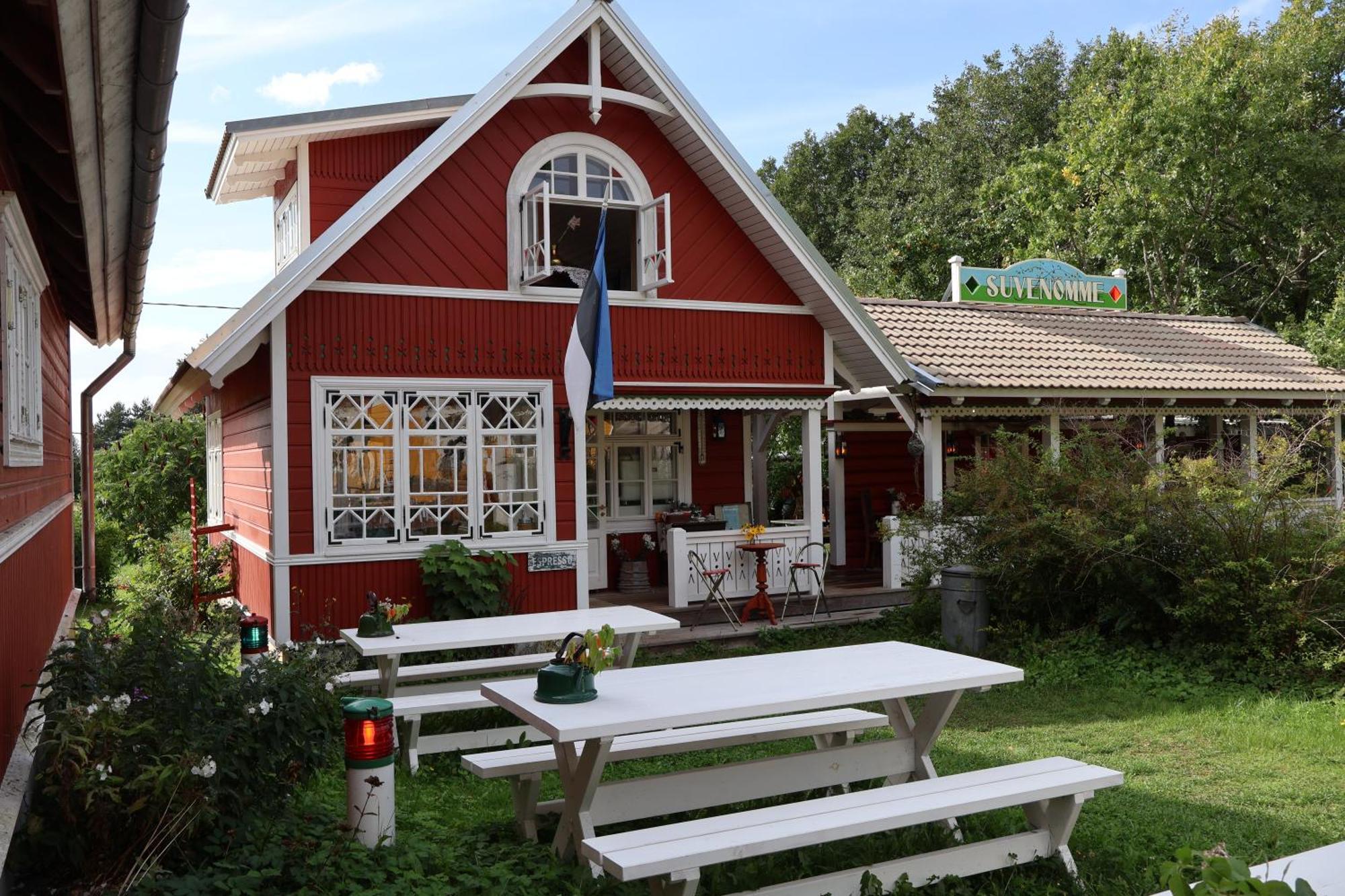 Leesi Puhkemaja Guest House ภายนอก รูปภาพ