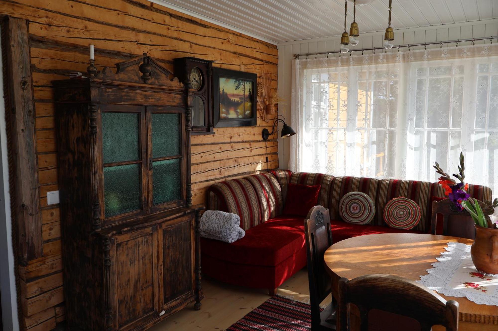 Leesi Puhkemaja Guest House ภายนอก รูปภาพ