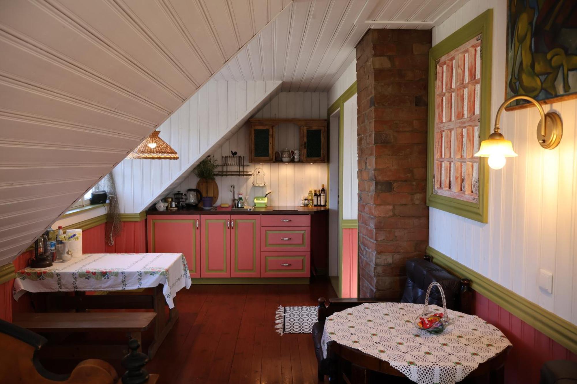 Leesi Puhkemaja Guest House ภายนอก รูปภาพ