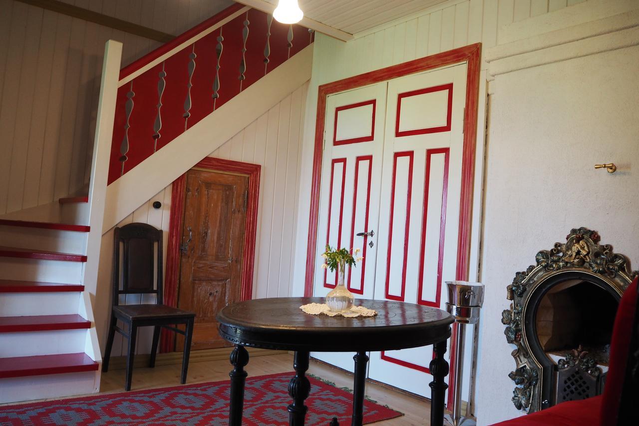 Leesi Puhkemaja Guest House ภายนอก รูปภาพ