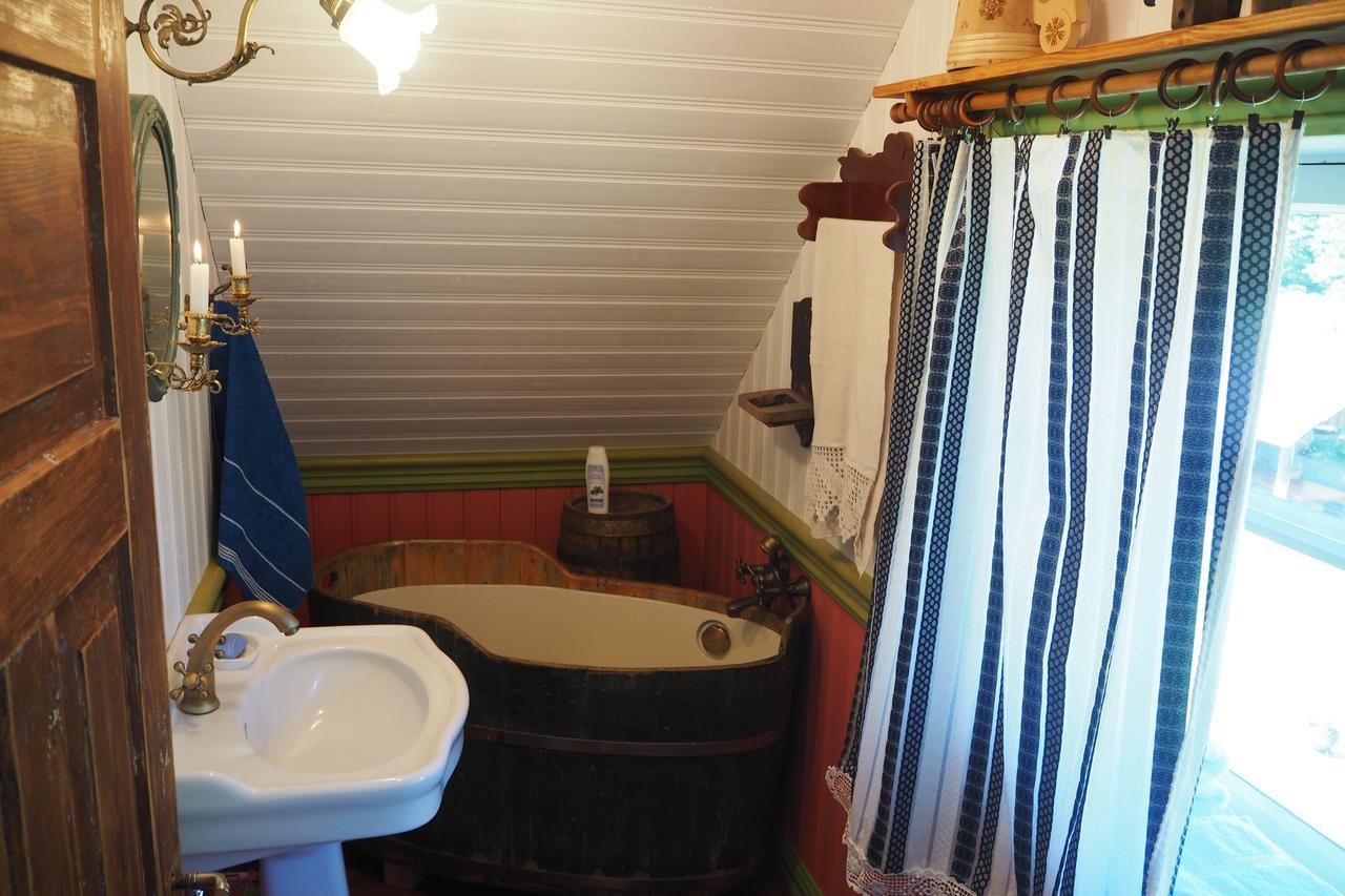 Leesi Puhkemaja Guest House ภายนอก รูปภาพ